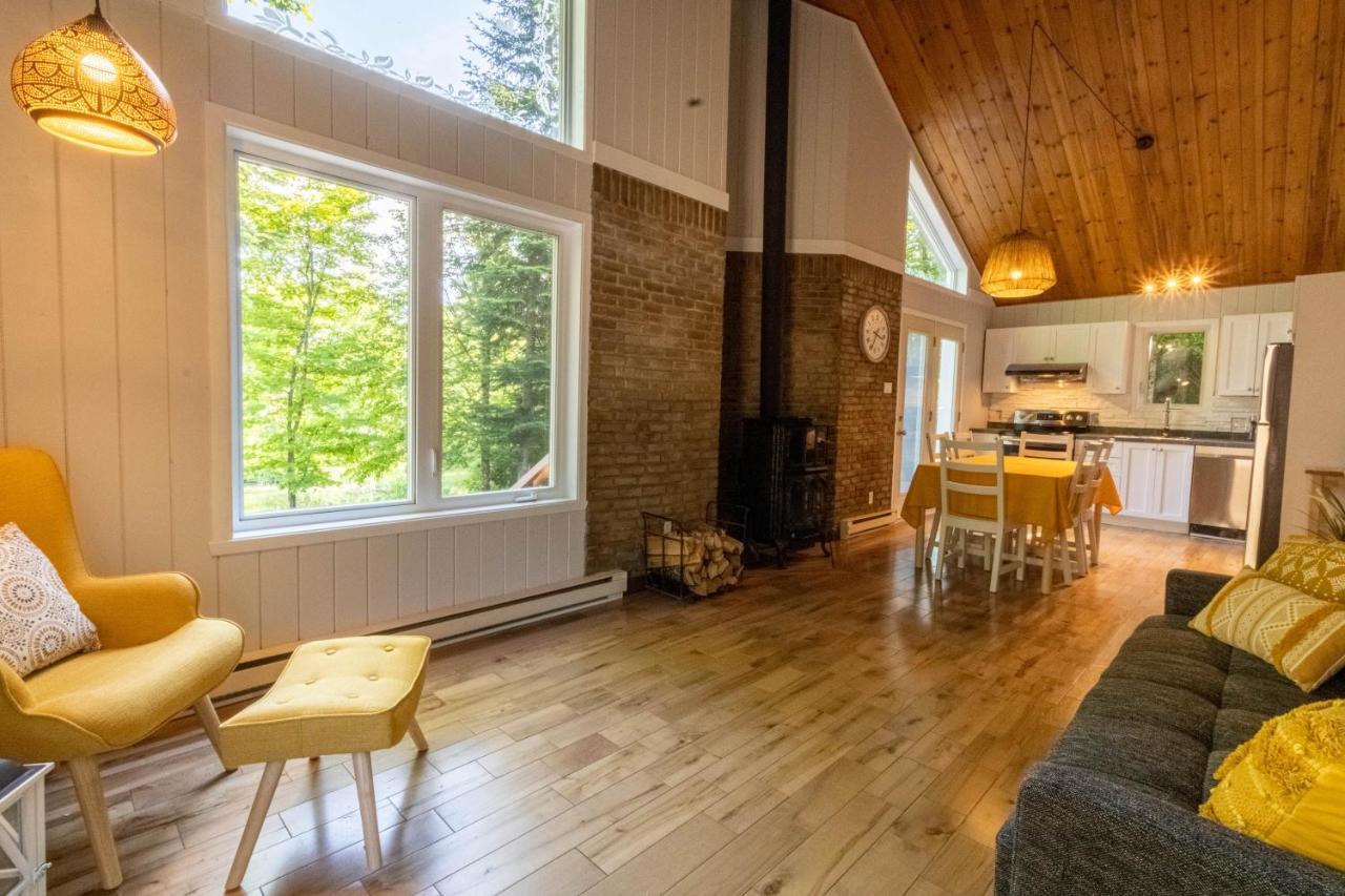 Les Chalets Tourisma - Chalet Dans Les Bois Avec Lac Prive - Le Colibri Saint-Raymond Kültér fotó