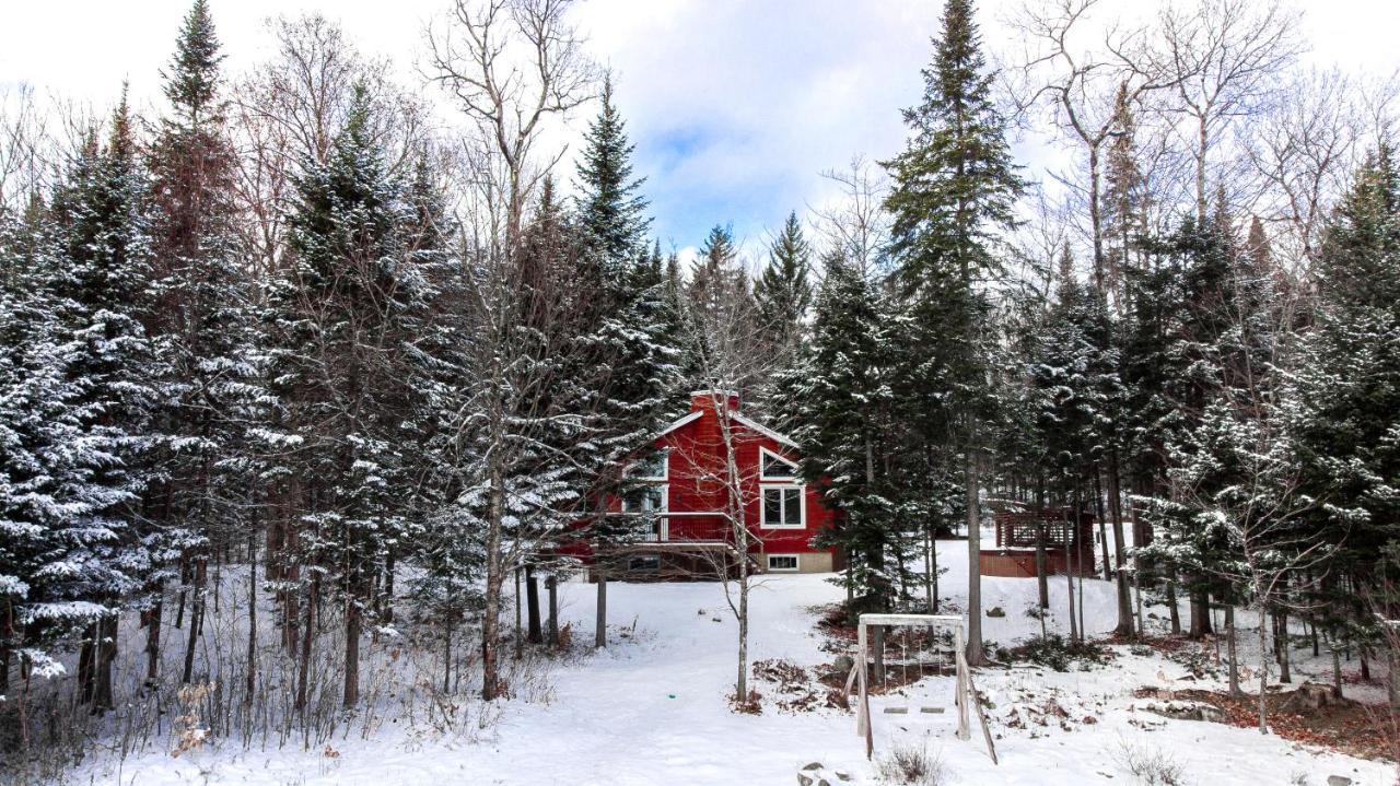 Les Chalets Tourisma - Chalet Dans Les Bois Avec Lac Prive - Le Colibri Saint-Raymond Kültér fotó